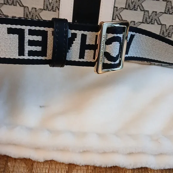 MICHAEL Michael Kors Black and Cream Tote - Picture 2 of 6